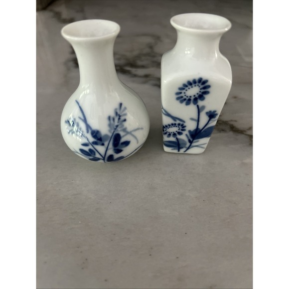 Other - Vintage Chinese porcelain 3" miniature vases. Set of 2.